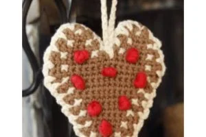 Gingerbread Heart by DROPS Design – Julehjerter Hækleopskrift 13×11 cm – Gingerbread Heart by DROPS Design